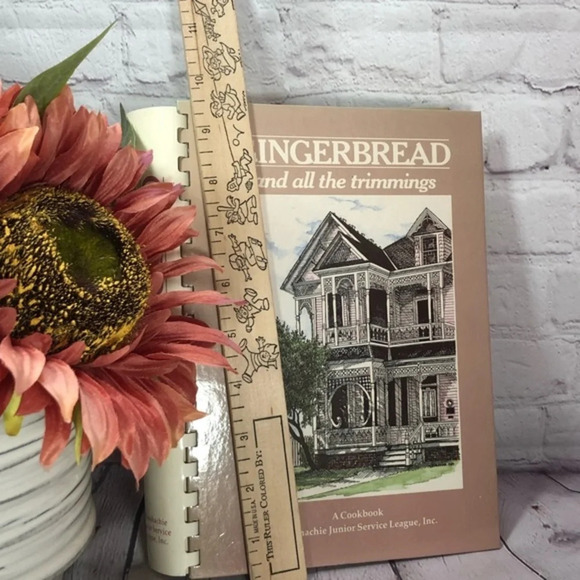 Vintage 1987 GINGERBREAD AND ALL THE TRIMMINGS cookbook - Picture 2 of 8